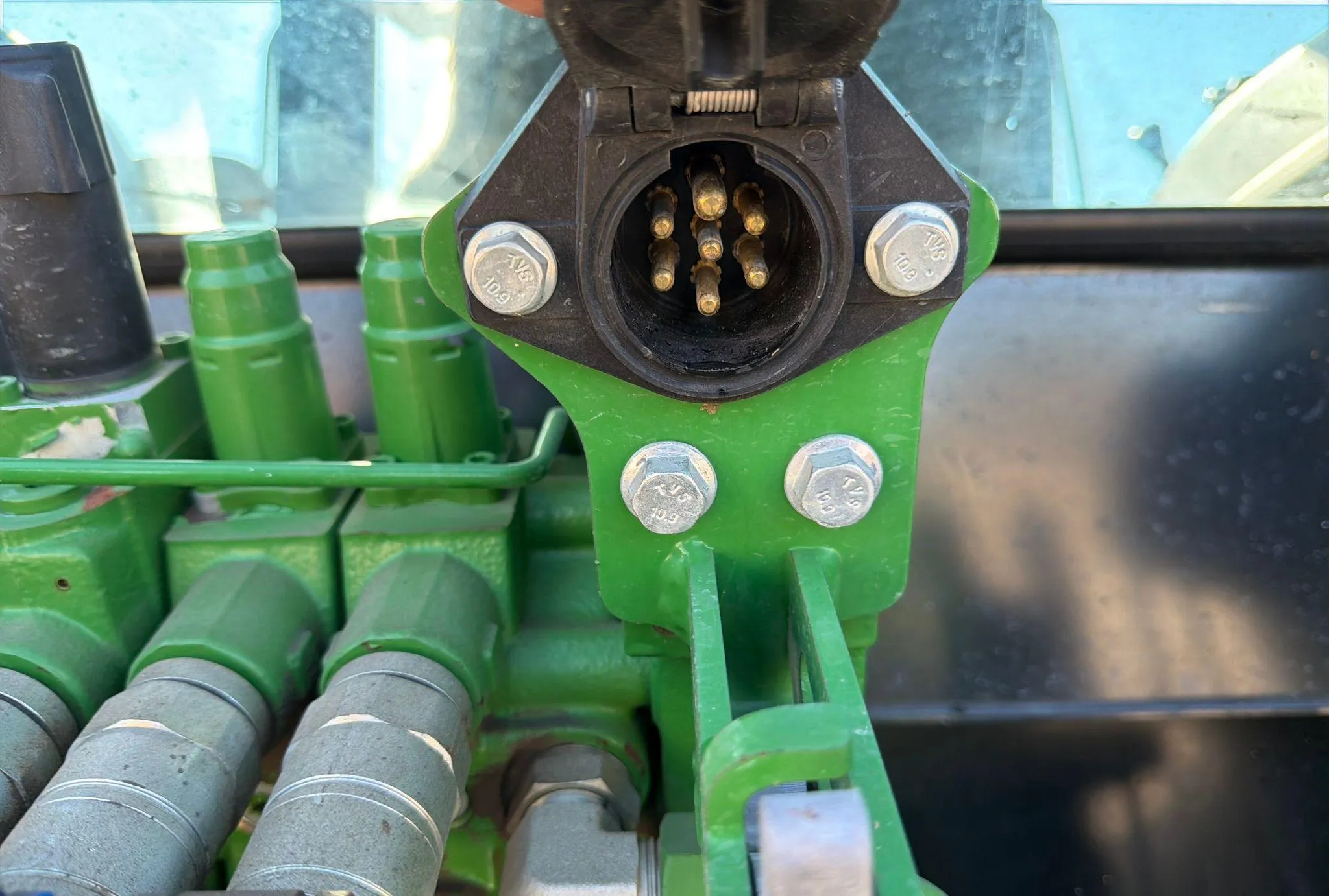 2022 John Deere 5115M MFWD