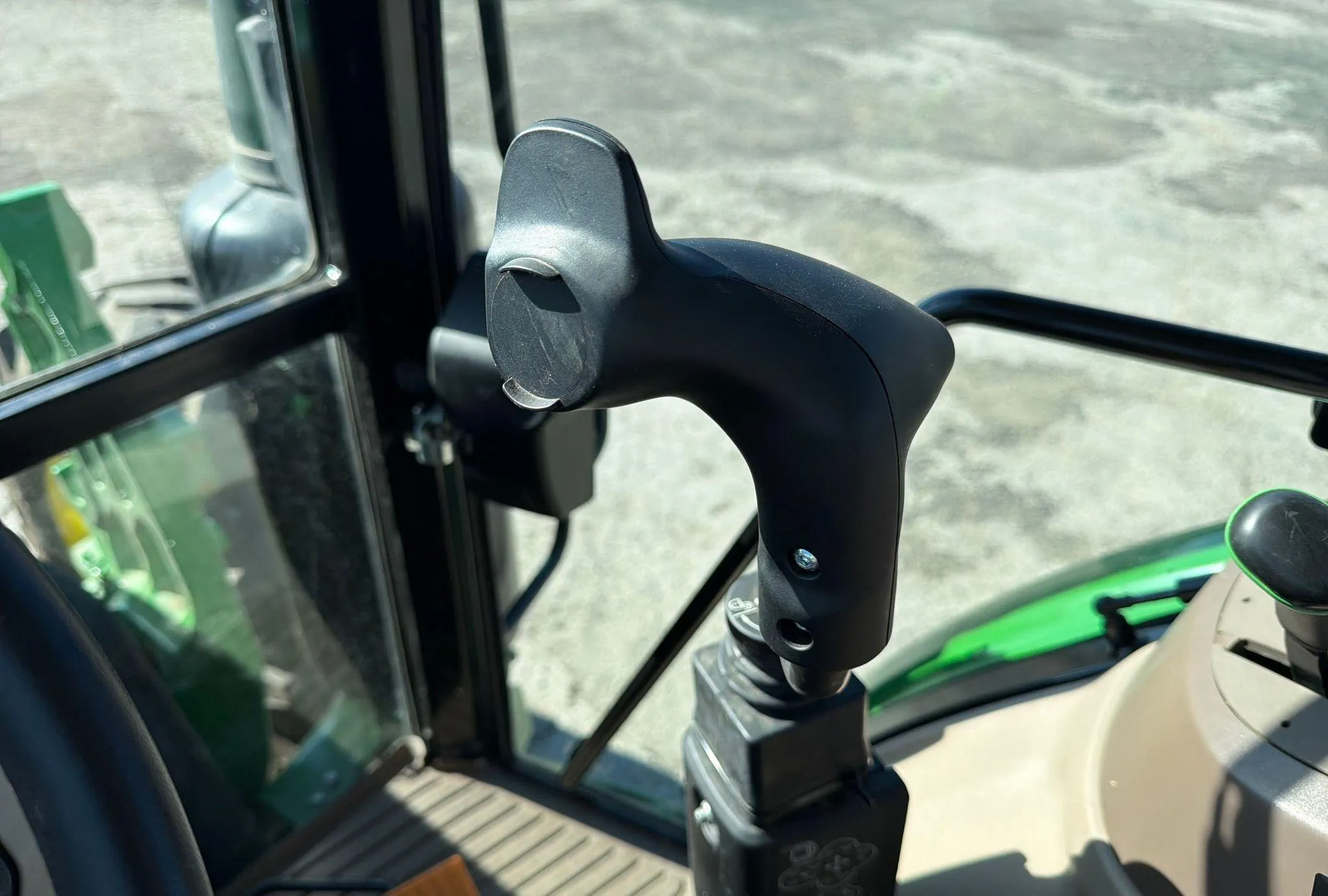 2022 John Deere 5115M MFWD