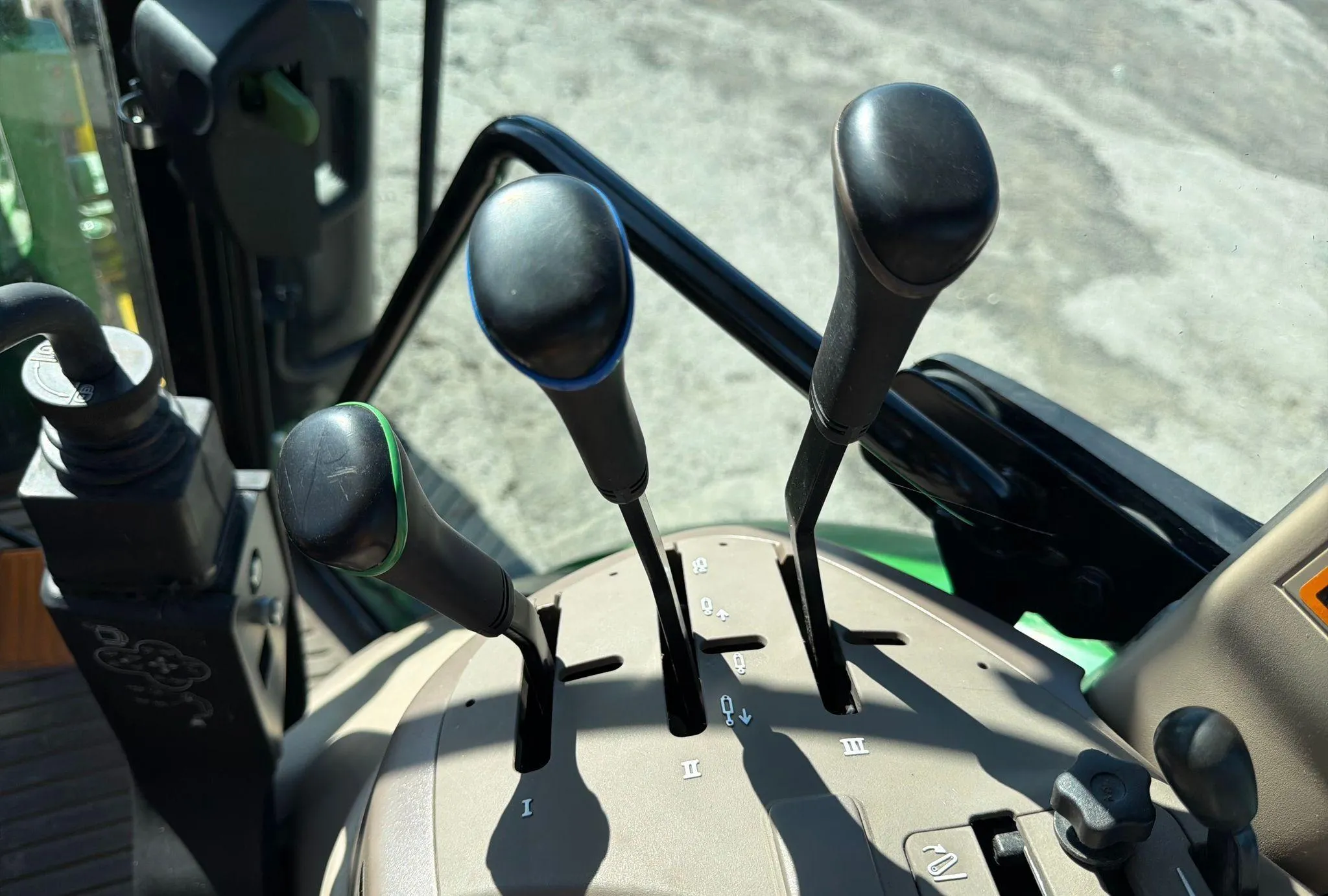 2022 John Deere 5115M MFWD