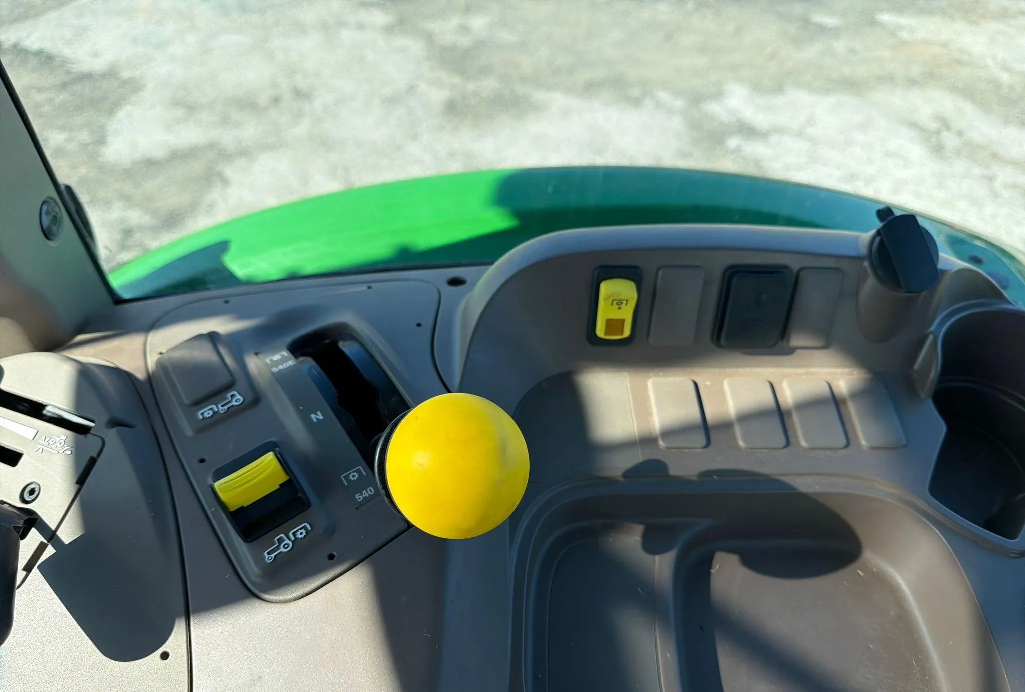 2022 John Deere 5115M MFWD