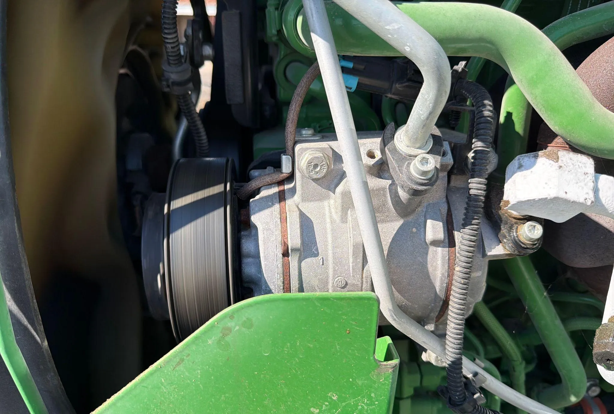 2022 John Deere 5115M MFWD