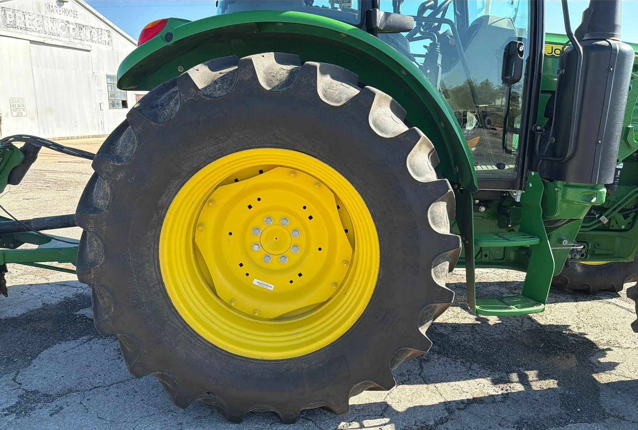 2022 John Deere 5115M MFWD