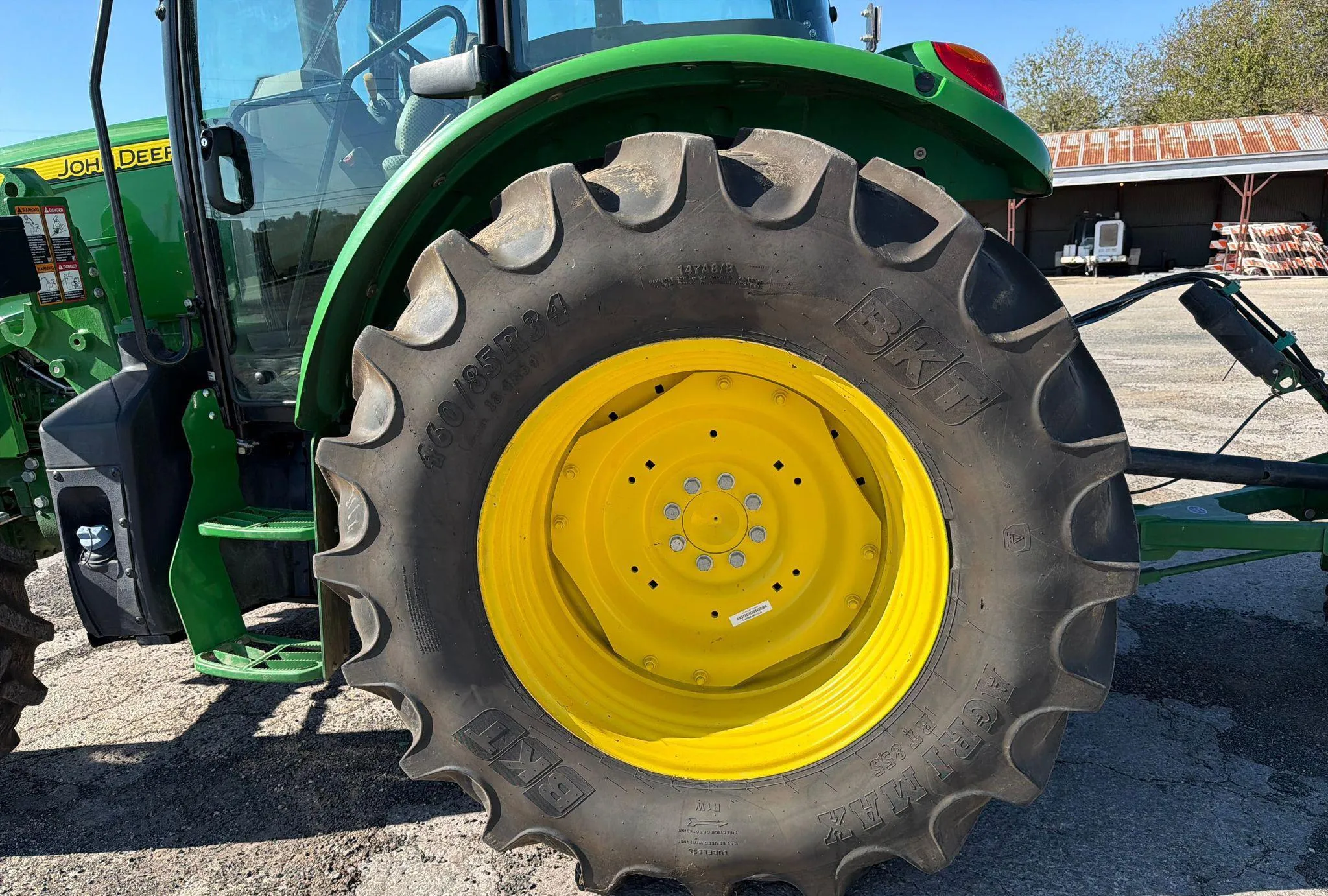 2022 John Deere 5115M MFWD