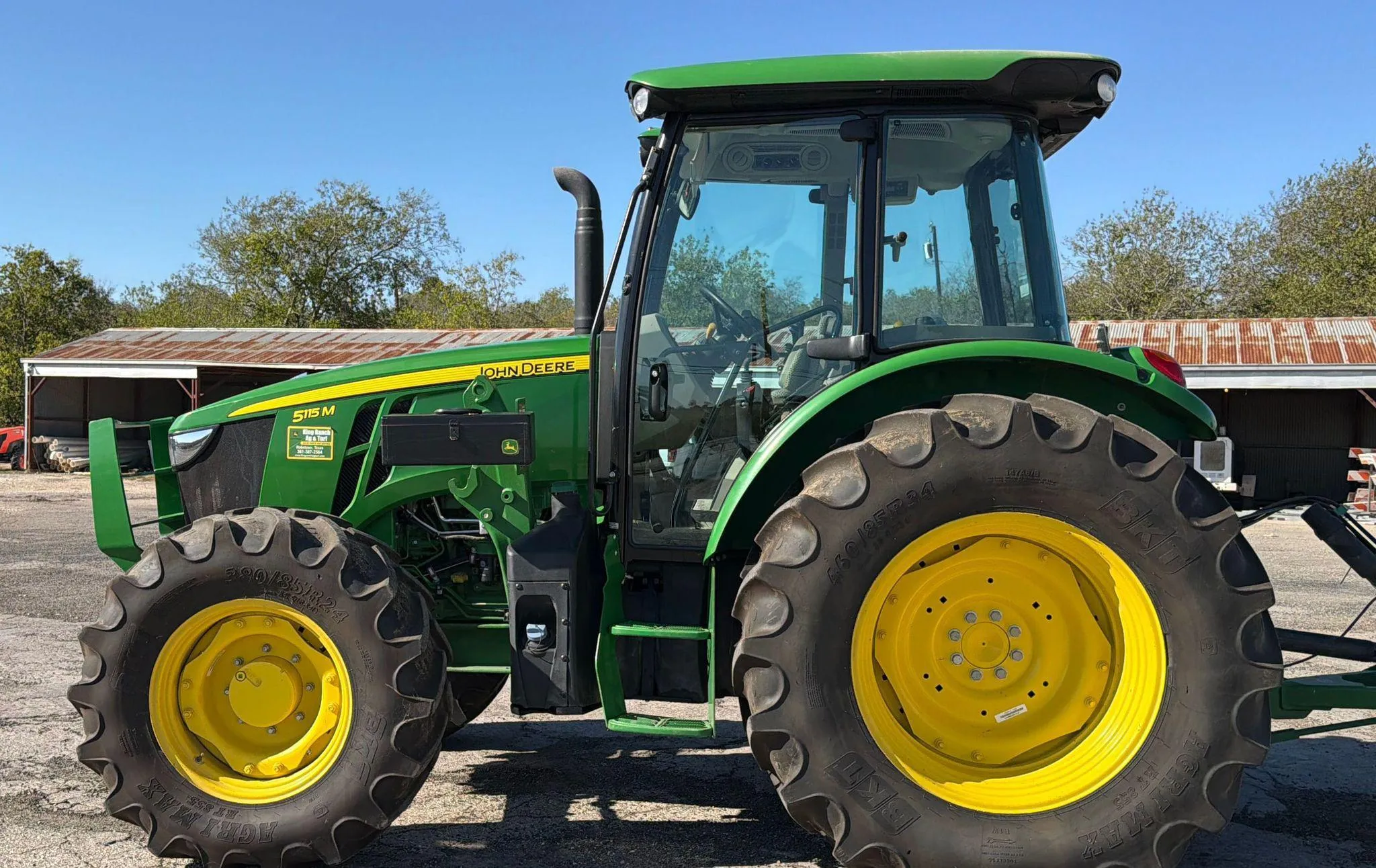 2022 John Deere 5115M MFWD