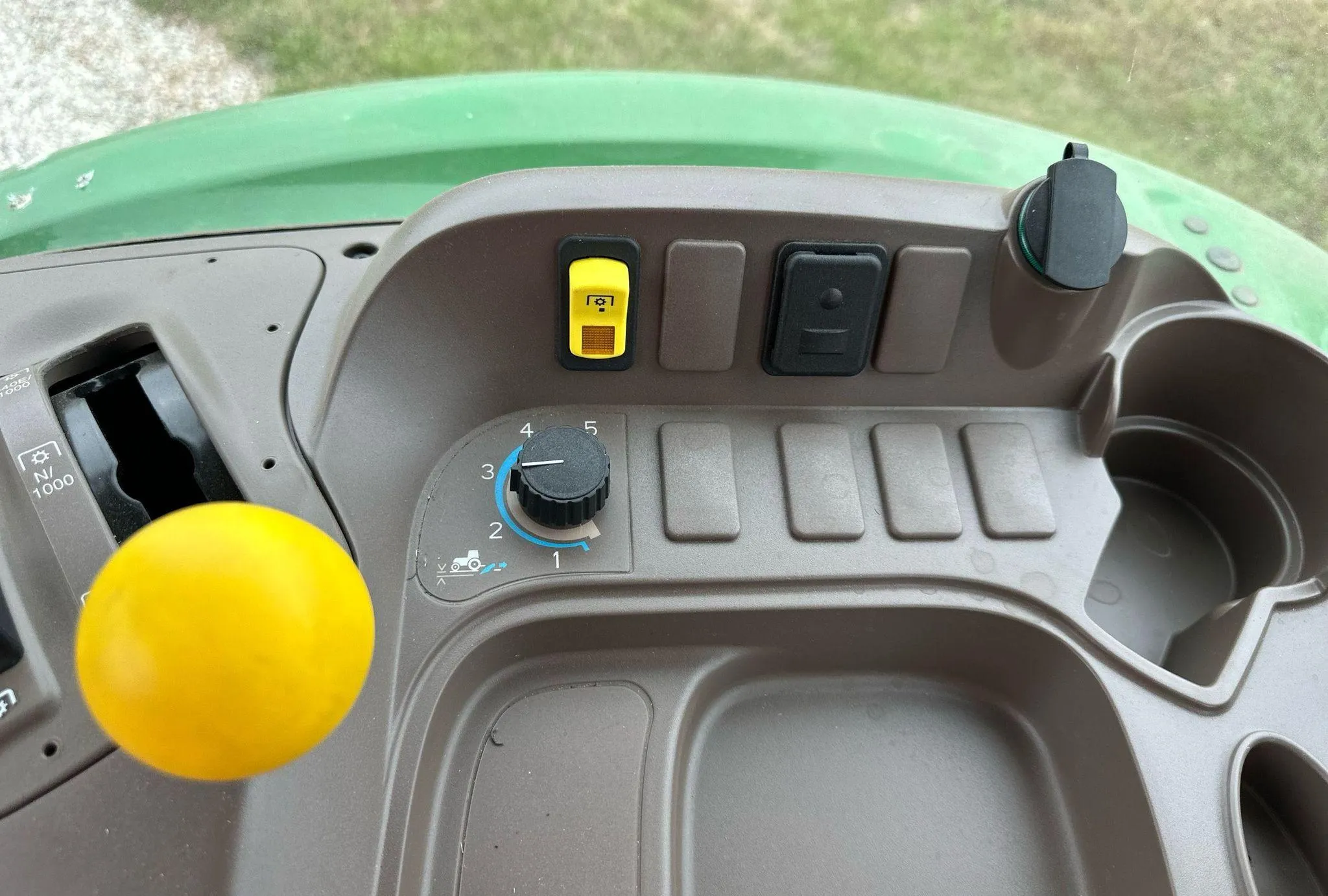 2024 John Deere 5095M MFWD